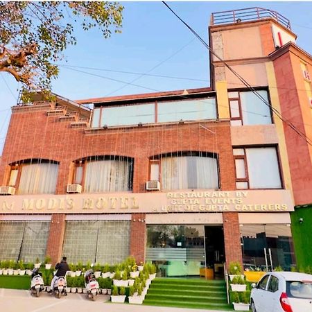 Modi Hotel & Resorts Pinjaur 外观 照片