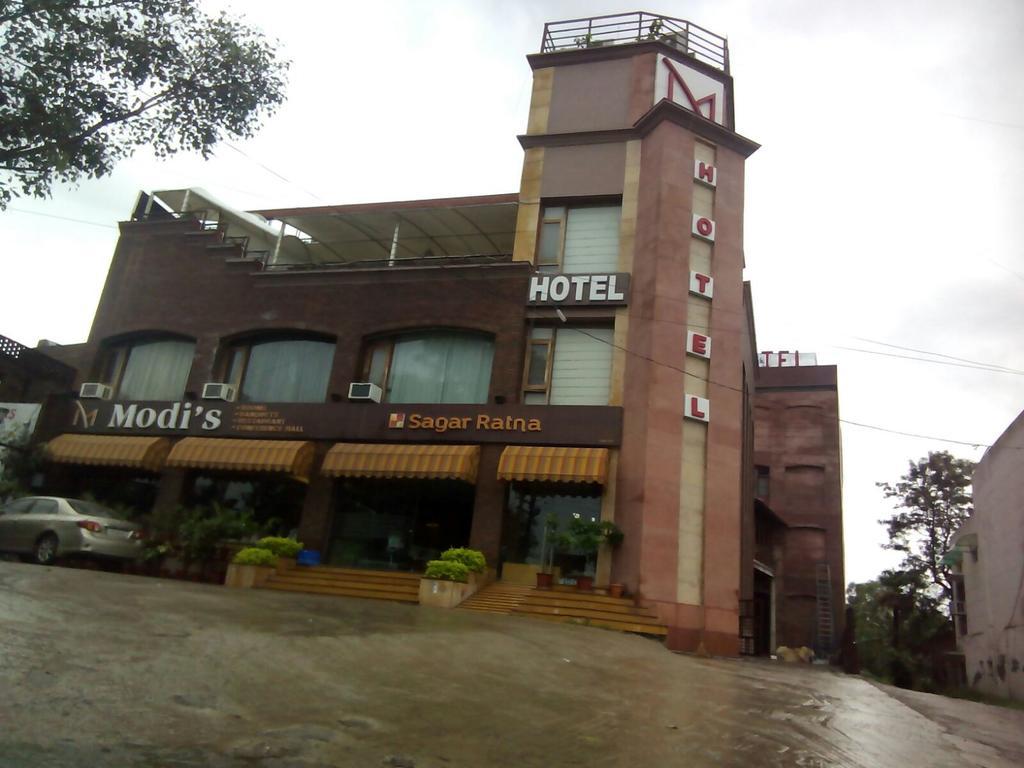 Modi Hotel & Resorts Pinjaur 外观 照片