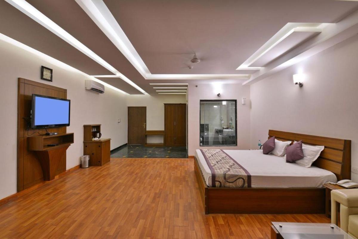 Modi Hotel & Resorts Pinjaur 外观 照片