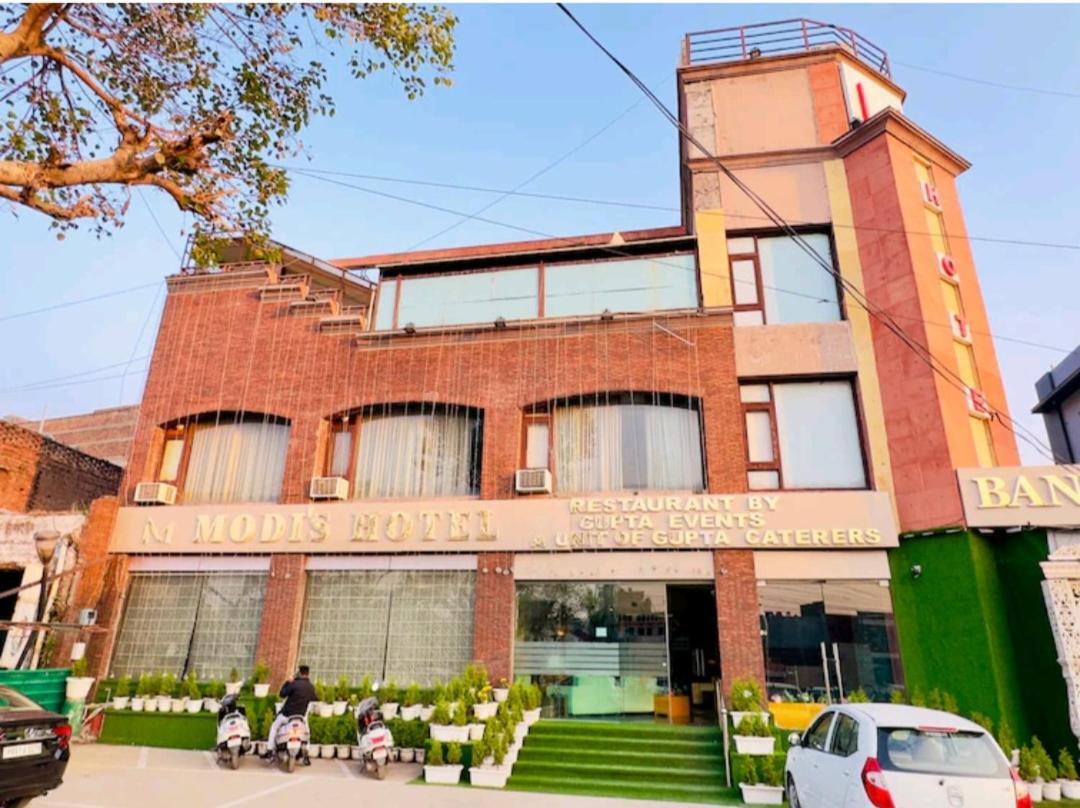 Modi Hotel & Resorts Pinjaur 外观 照片
