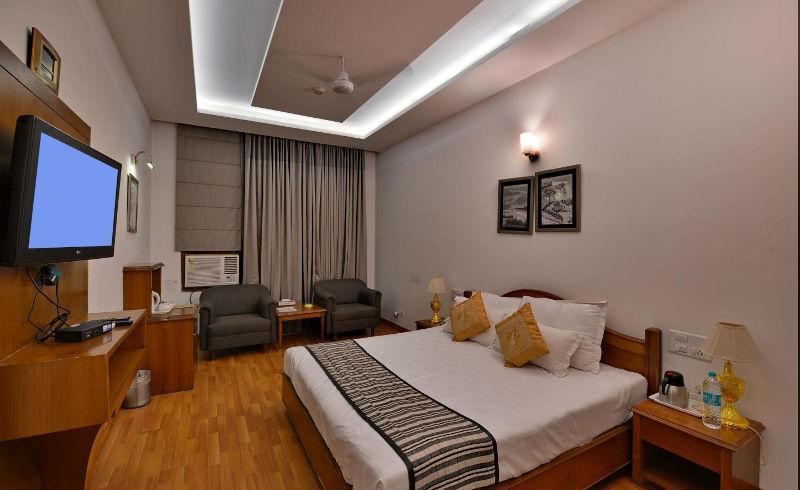 Modi Hotel & Resorts Pinjaur 外观 照片